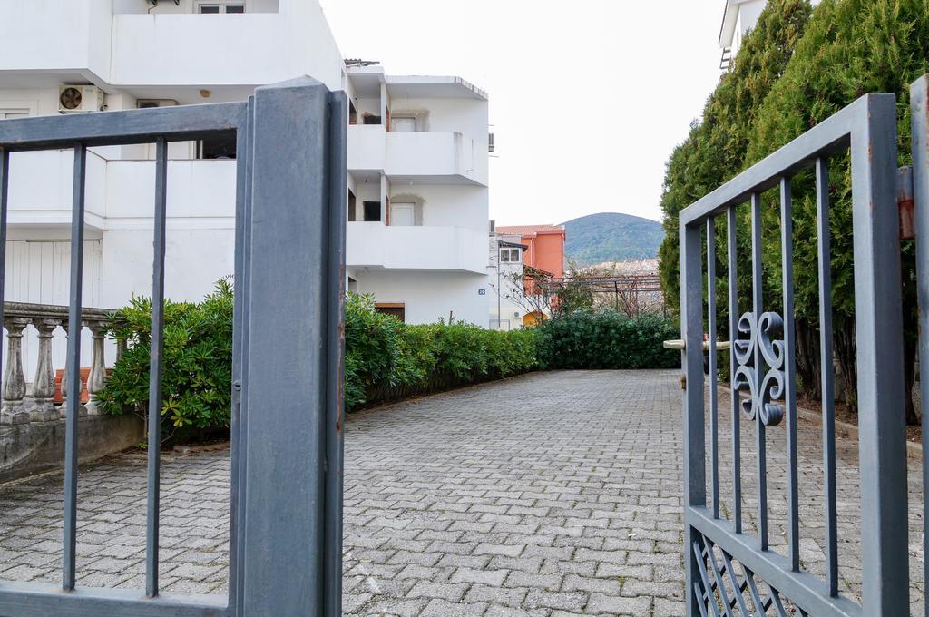 Guest House Heart Of Budva Exteriör bild