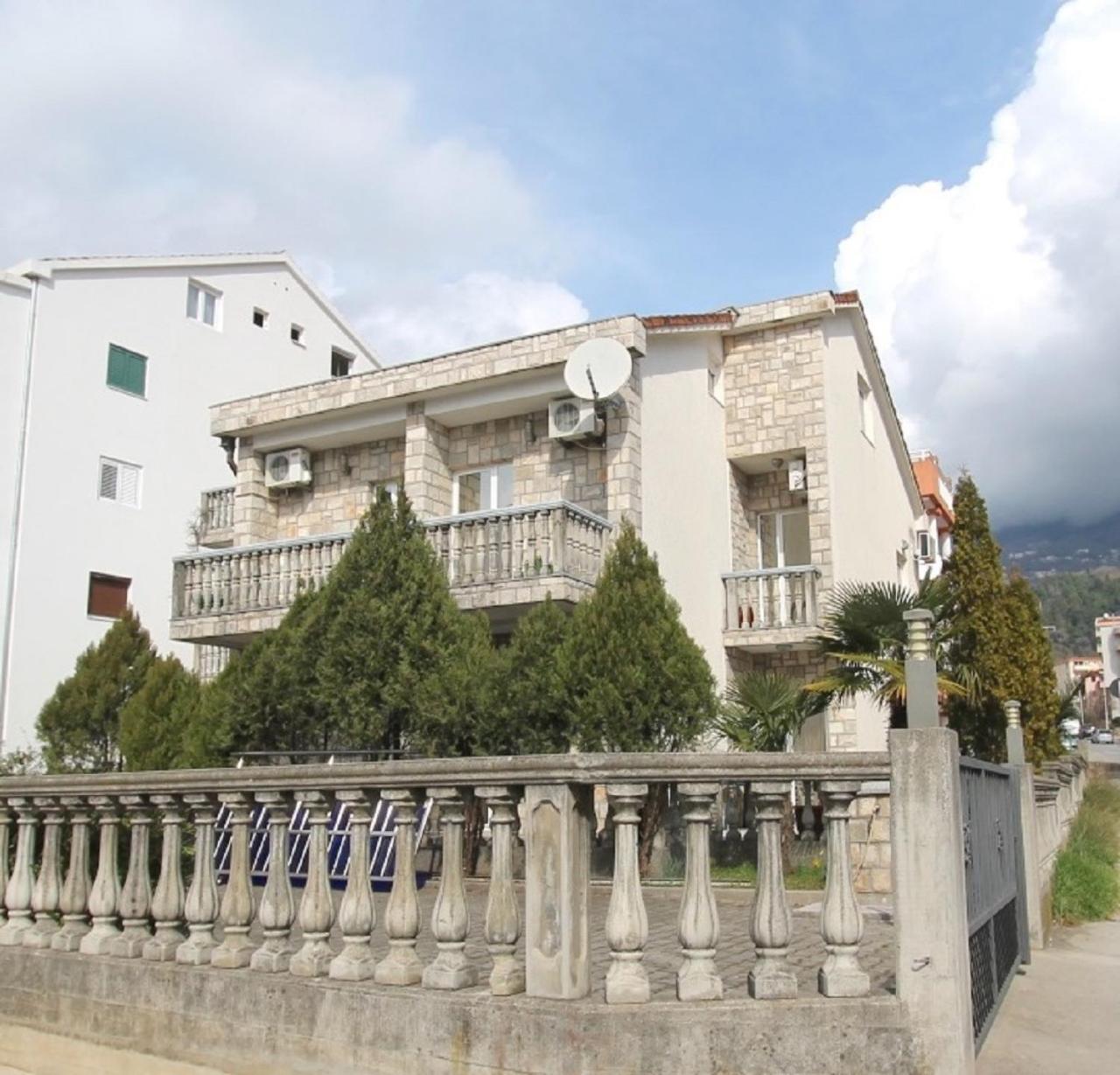 Guest House Heart Of Budva Exteriör bild